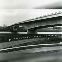 De nieuwe Goyerbrug over het Amsterdam-Rijnkanaal op 28 mei 1980. Foto: Jos Schalkwijk. Bron: RAZU, 353.
