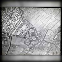 Luchtfoto van het noordelijke deel van Maarschalkerweerd en de Kromme Rijn met fort Vossegat in de periode 1920-1930. Bron: NIMH.