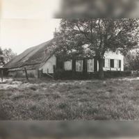 Zij- en voorkant van boerderij Rijsbrug van de familie van Rooijen aan de BInnenweg 19 in 1972. Bron: Regionaal Archief Zuid-Utrecht (RAZU), 353.
