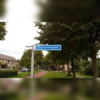 Het straatnaambord 'Tiellandtspad' verkeerd beschreven. Gezien op de kruising met de Florijnslag en de Romeinenpoort. Foto: Sander van Scherpenzeel.
