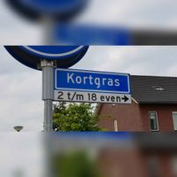 Straatnaambord 'Kortgras' gezien in augustus 2021. Foto: Sander van Scherpenzeel.