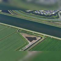 Zicht op het Amsterdam-Rijnkanaal met middenonder het 'Elpad' met bovenaan de zuidelijke Rondweg de buurt De Polders luchtfoto vanuit het zuidwesten gezien. Foto: Slagboom en Peeters Luchtfotografie B.V..
