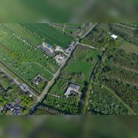 Luchtfoto gezien vanuit het westen met rechts (zuidelijk) het Waalse Bos met verticaal de Waalseweg met links (noordelijk) de boerderijen in de omgeving van de bossen van het Elpad in 2019. Foto: Slagboom en Peeters Luchtfotografie B.V..