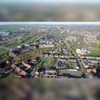 Een drone-luchtfoto van de buurt Oude Dorp-De Poorten met rechts de Burg. Wallerweg en Vikingenpoort in 2018. Foto: Bert Goes.