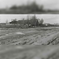 De aanleg van de noordwestelijke Rondweg ter hoogte van boerderij de Felixhoeve (Voorveste) in februari 1984. Foto: Jos Schalkwijk. Bron: RAZU, 353.