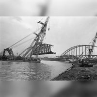 Oude spoorbrug over het Amsterdam -Rijnkanaal wordt opgeruimd op 25 november 1973 (5). Bron: Nationaal Archief, beeldbank.