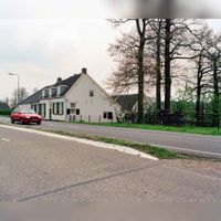 Gezicht op de boerderij Provincialeweg 116 te Bunnik op woensdag 19 april 2000. Bron: Het Utrechts Archief, catalogusnummer: 843520.