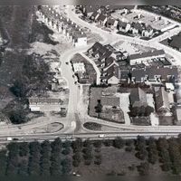 Luchtfoto gezien vanuit het westen op de tijdelijke buurtinprikker van Den Oord in 1978-1979. De inprikker van de Papaver-oord heeft tot 1987 dienst gedaan. Bron: HUA, 1929.