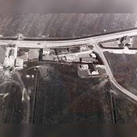 Luchtfoto gezien vanuit het zuiden met zicht op de Schalkwijkseweg (Graniesteen) met rechts aansluitend op de t-splitsing de Trip in de jaren zeventig. Bron: HUA, 1929.