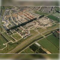 Luchtfoto van de buurt De Slagen vanuit het zuidwesten gezien in 1989-1990. Bron: Regionaal Archief Zuid-Utrecht (RAZU), 353.