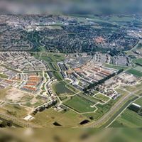 Luchtfoto gezien vanuit het zuidwesten op het Imkerspark en met manifestatieterrein. Rechts de buurt De Slagen net ontwikkeld. Links de buurt De Campen en De Borchen rond 1990. Bron: Regionaal Archief Zuid-Utrecht (RAZU), 353.