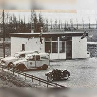Het tijdelijke ANWB station aan de Koppeldijk/Waijensedijk bij de op- en afritten aan de rijksweg A12 aan het Houtensepad i de periode 19601-1973. Bron: Regionaal Archief Zuid-Utrecht (RAZU), 033 219.