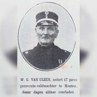 Portret van W.G. van Ulzen, sedert 47 jaren gemeente-veldwachter te Houten dezer dagen aldaar overleden. Bron: Regionaal Archief Zuid-Utrecht (RAZU), 033, 219.
