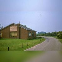 De bungalow aan de Binnenweg waar eens Leen de Keijzer woonde. Beeld uit 1980-1985. Bron: Regionaal Archief Zuid-Utrecht (RAZU), 353.