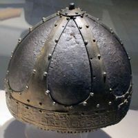Frankische helm uit de 7e eeuw (Germanisches Nationalmuseum, Neurenberg). Bron: Wikipedia (Volk).