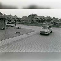 Hiuizen aan de Perengaarde met de kruising van de Mispelgaarde in augustus 1980. Bron: Regionaal Archief Zuid-Utrecht (RAZU), 353, 46674, 69.