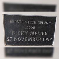 Eerste steenlegging van het Racketcentrum aan de Pelmolen 7 in Houten gelegd door Nickey Meijer op 27 november 1987. Foto: Sander van Scherpenzeel.