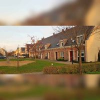 Huizen en speelplein aan het Stadsmuur in november 2020 Met rechts nr. 12 aflopend (even) naar nr. 2. Foto: Sander van Scherpenzeel.