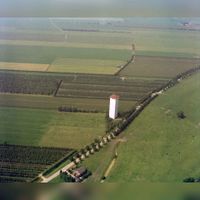 Luchtfoto van de watertoren (Watertorenweg) te Werkhoven (gemeente Bunnik) in 1981. Bron: Het Utrechts Archief, catalogusnummer: 118480.