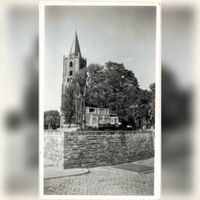 De fontein op het Oude Dorp met op de achtergrond de Nederlands Hervormde kerktoren in de zomer van 1960. Bron: Regionaal Archief Zuid-Utrecht (RAZU), 353, 40482, 47.