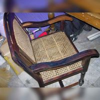 Een stoel gemaakt van ebbenhout. Bron: Wikipedia.