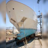 Een schip in aanbouw of renovatie in de beroepssector van de Scheepsbouw. Bron: Wikipedia.