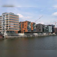 De Stenenbouw in de Duitse stad Hamburg van kantoorgebouwen aan de waterkant. Bron: Wikipedia.