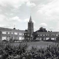 De N.H. Kerktoren aan de Lobbendijk 1 met op de voorgrond de Oranje Nassauweg rond 1985-1990. Foto genomen vanaf de Wethouder Van Rooijenweg. Bron: Regionaal Archief Zuid-Utrecht (RAZU), 353.