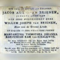 Bidprentjes van Margaretha Thimothea Johanna Ram van Schalkwijk en haar zoon Jacob Adam van Brienen, perkament, 1802, 1805. Etsen en een kopergravure. Achterkant. Bron: HUA, 92, 669.