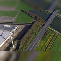 Luchtfoto gezien vanuit het zuiden op de rijksweg A27 ter hoogte van de Houtensebrug met de Bermsloot A27 West (links) en de Bermsloot A27 Oost (rechts) in 2019. Rechtsboven het Amsterdam-Rijnkanaal. Foto: Slagboom en Peeters Luchtfotografie B.V..