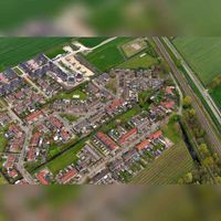 Luchtfoto gezien vanuit ht zuidoosten op het dorp Schalkwijk met middenin de Bemalen Biestersloot tussen de Biesterlaan en de Wickenburgselaan in 2019. Foto: Slagboom en Peeters Luchtfotografie B.V..