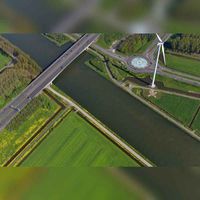 Luchtfoto gezien vanuit het zuidoosten op het Amsterdam-Rijnkanaal en de Houtensebrug onder de rijksweg A27 in 2019. Foto: Slagboom en Peeters Luchtfotografie BV..