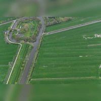 Luchtfoto gezien vanuit het zuiden in 2019 met linksboven het Fort Het Werk aan de Korte Uitweg met ernaast het Inundatiekanaal met middenboven naar rechts de Blokhovense Molenvliet. Foto: Slagboom en Peeters Luchtfotografie B.V..