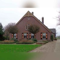 Boerderijencomplex Fijnekost aan de Leemklokweg nr. 4 in januari 2019. Bron: Wikimedia Commons, HenkvD.