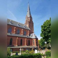 De uit 1904 daterende R.K. Kerk St. Willibrordes aan de Kerkstraat 77 te Wassenaar. Foto: woensdag 3 juni 2020, Sander van Scherpenzeel.