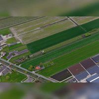 Luchtfoto gezien vanuit het zuidoosten op de het Goyerveld met uiterst links de boerderij aan de Provincialeweg nr. 48 en midden boven de Dwarssloot Provincialeweg 48. Foto: Slagboom en Peeters Luchtfotografie B.V..
