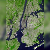 Satellietfoto van New York NASA. Bron: https://nl.wikipedia.org/wiki/New_York_(stad).