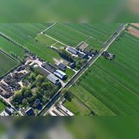 Luchtfoto gezien vanuit het noordsten op de Schalkwijksewetering, met links Kasteel Vuylcop aan het Neereind te Schalkwijk in 2019. Foto: Slagboom en Peeters Luchtfotografie B.V..