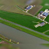 Luchtfoto gezien vanuit het zuiden, met beneden het Amsterdam-Rijnkanaal, met parallel lopend de Kanaalsloot Goyerwetering, middenboven aan de Beusichemseweg. Foto: Slagboom en Peeters Luchtfotografie B.V..