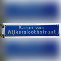 Straatnaambord: 'Baron van Wijkersloothstraat' in het Zuid Hollandse Katwijk. Foto: Sander van Scherpenzeel, mei 2023.