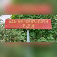 Straatnaambord 'Van Wijkerslooth Plein' te Oegstgeest. Foto: Sander van Scherpenzeel, mei 2023.
