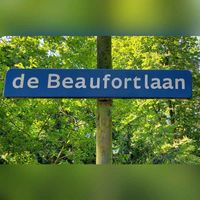 Straatnaambord 'de Beaufortlaan' in Driebergen-Rijsenburg in juni 2023. Foto: Sander van Scherpenzeel.