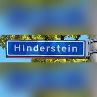 Straatnaambord 'Hinderstein' in de Amersfoortse wijk Schothorst in augustus 2023. Foto: Sander van Scherpenzeel.