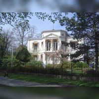 De Villa aan het Plein 1813 nr. 4 in Den Haag. Waar eens Baron d'Yvoy van Houten woonde. Bron: Wikimedia Commons.