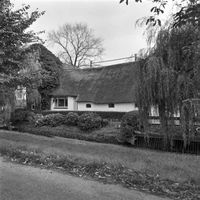 Boerderij Honswijck aan de Lange Muiderweg 30 te Weesp in oktober 1976 (1). Bron: Rijksdienst voor het Cultureel Erfgoed te Amersfoort.