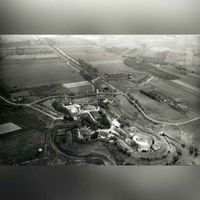 Luchtfoto van het Fort bij Honswijk en de Lunet aan de Snel te Tull en 't Waal (gemeente Houten) uit het zuidwesten in 1965-1970. Bron: Het Utrechts Archief, catalogusnummer: 92584.