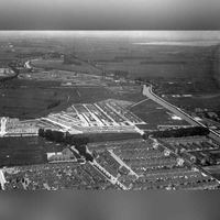 Luchtfoto van Zuilen, uit het zuidoosten; op de voorgrond een gedeelte van de wijk Ondiep te Utrecht in de periode 1920-1930. Bron: Het Utrechts Archief, catalogusnummer: 84637.